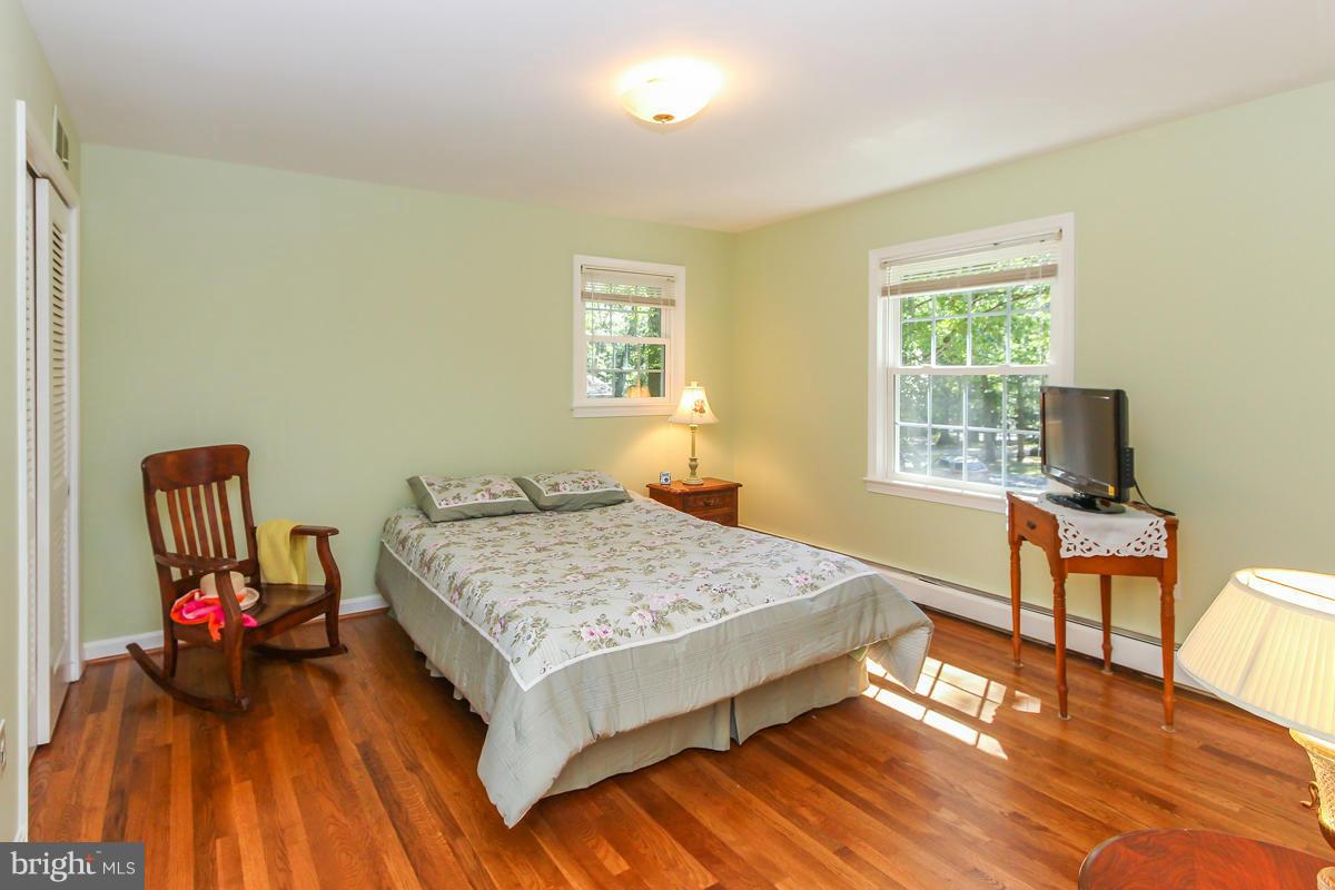 12206 Hounds Lane Reston, VA 20191 - Photo 19 of 30 Bedroom (Master)
