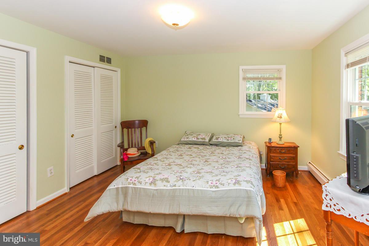 12206 Hounds Lane Reston, VA 20191 - Photo 20 of 30 Bedroom (Master)