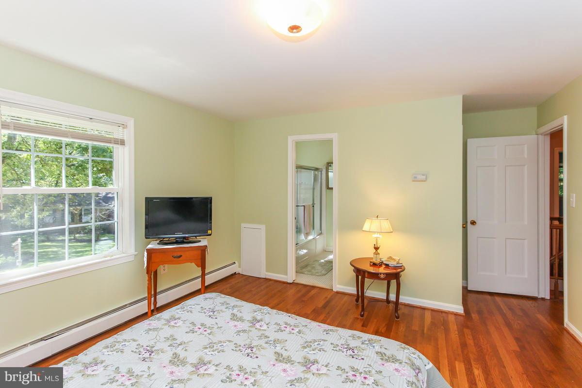 12206 Hounds Lane Reston, VA 20191 - Photo 21 of 30 Bedroom (Master)
