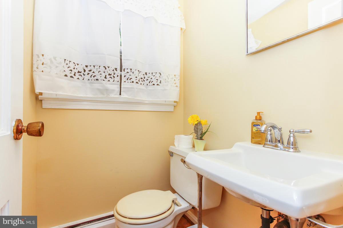 12206 Hounds Lane Reston, VA 20191 - Photo 26 of 30 Bath