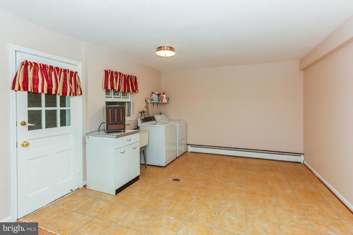 12206 Hounds Lane Reston, VA 20191 - Photo 27 of 30 Basement