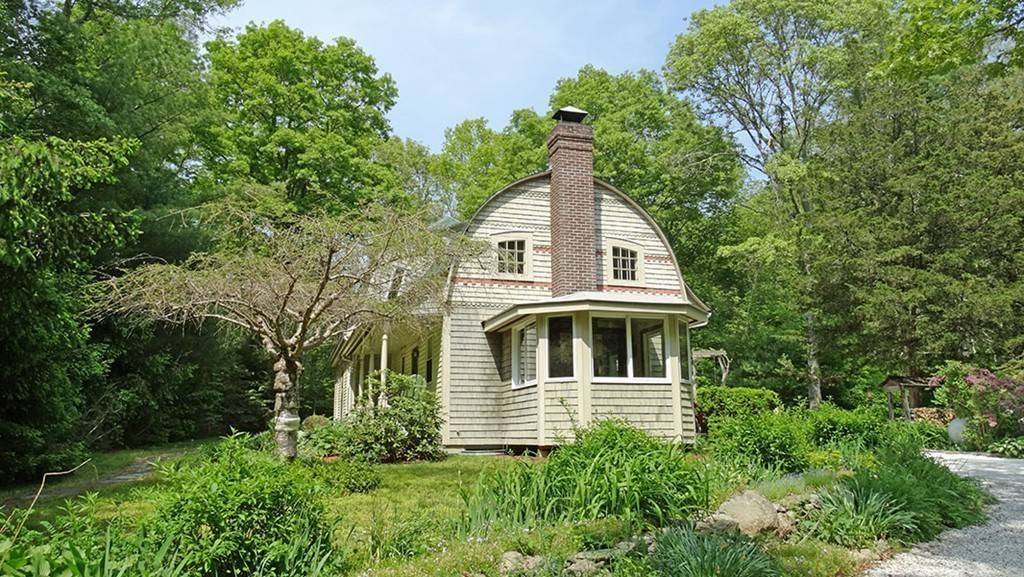 172 Braley Hill Road Rochester, MA 02770 - Photo 6 of 28 a front view of a house with a yard
