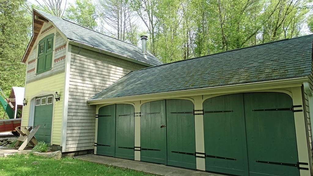 172 Braley Hill Road Rochester, MA 02770 - Photo 7 of 28 a backyard of a house