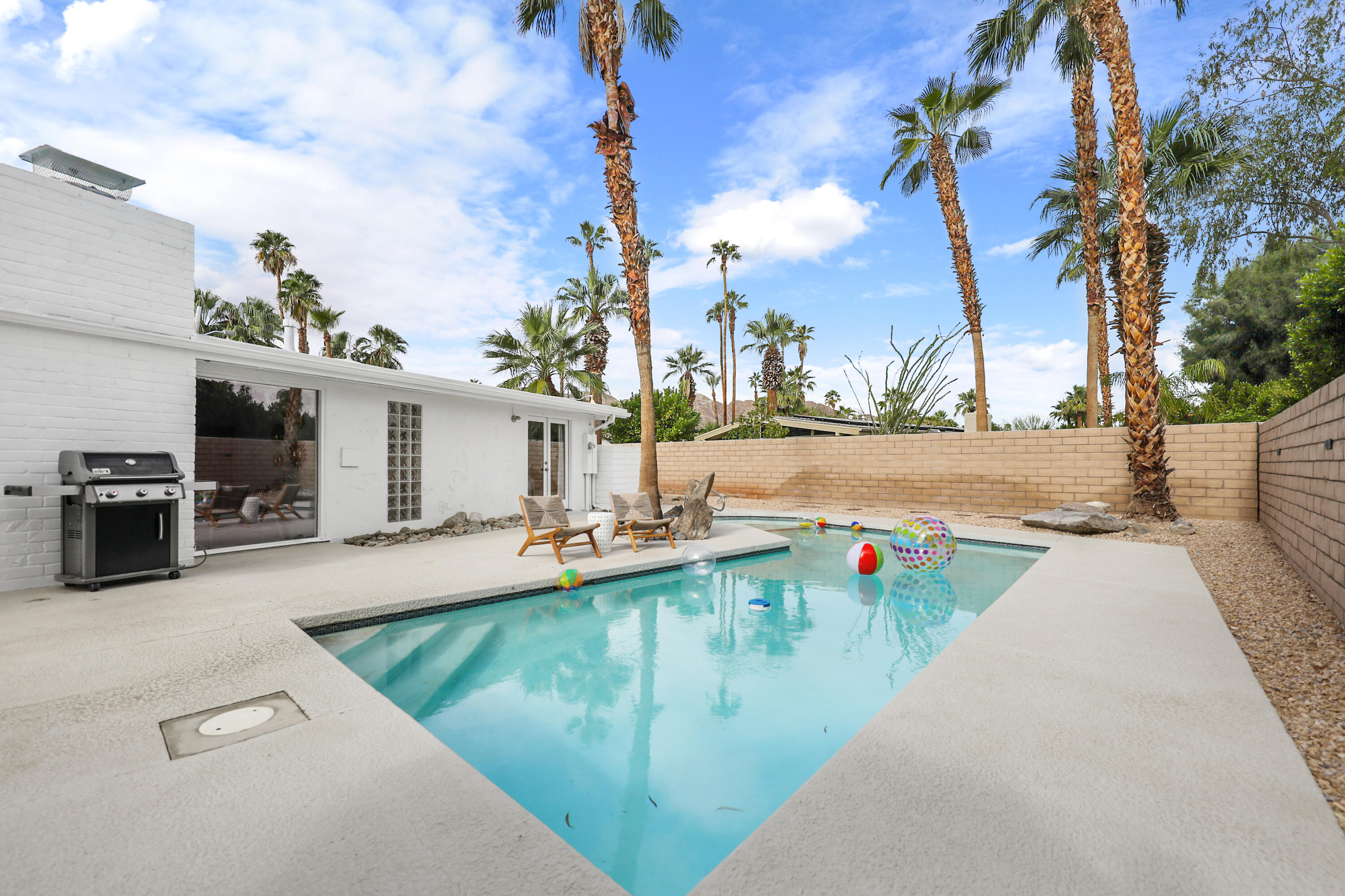 71828 San Gorgonio Road Rancho Mirage, CA 92270 - Photo 21 of 32 swimming pool view with seating space