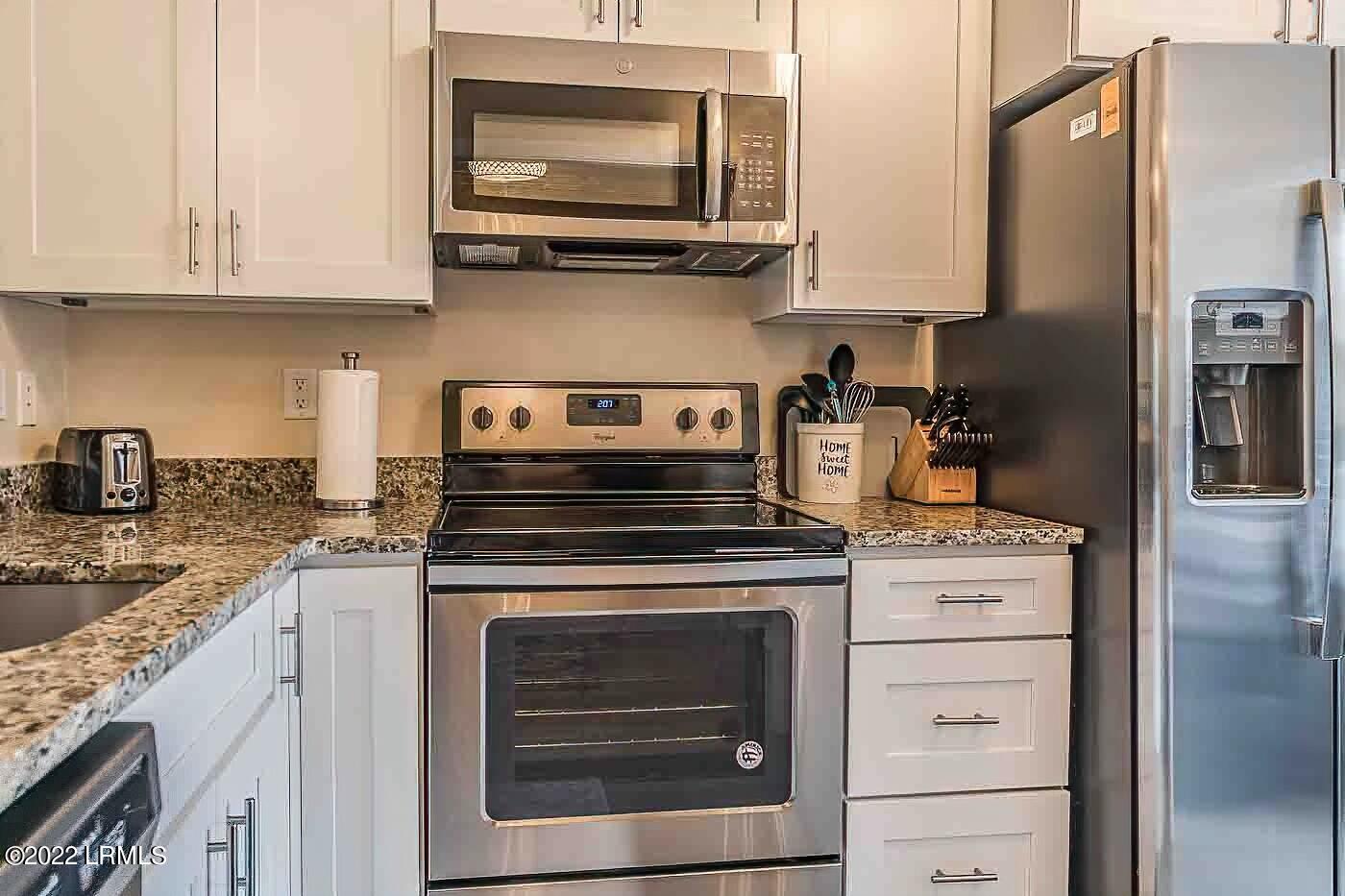 6 Cedar Reef, Unit C103 Harbor Island, SC 29920 - Photo 11 of 37 14 Kitchen