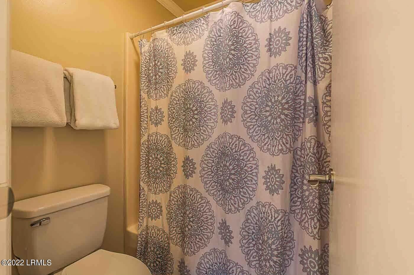 6 Cedar Reef, Unit C103 Harbor Island, SC 29920 - Photo 22 of 37 25 Ensuite bath