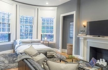 371 Beacon Street, Unit 3 Boston, MA 02116 - Photo 2 of 9