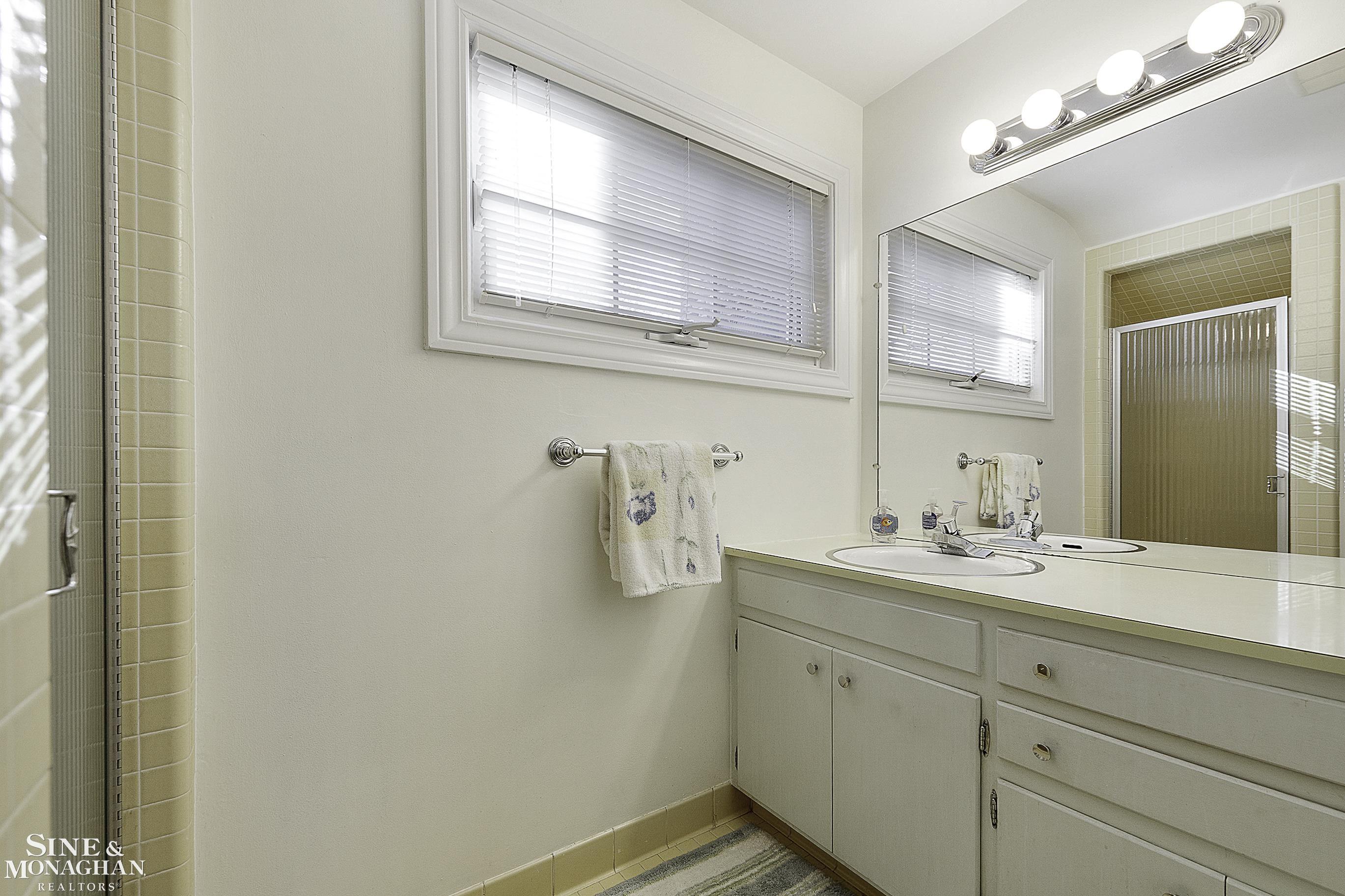 533 Hawthorne Road Grosse Pointe, MI 48236 - Photo 25 of 49 50095488-24.JPG