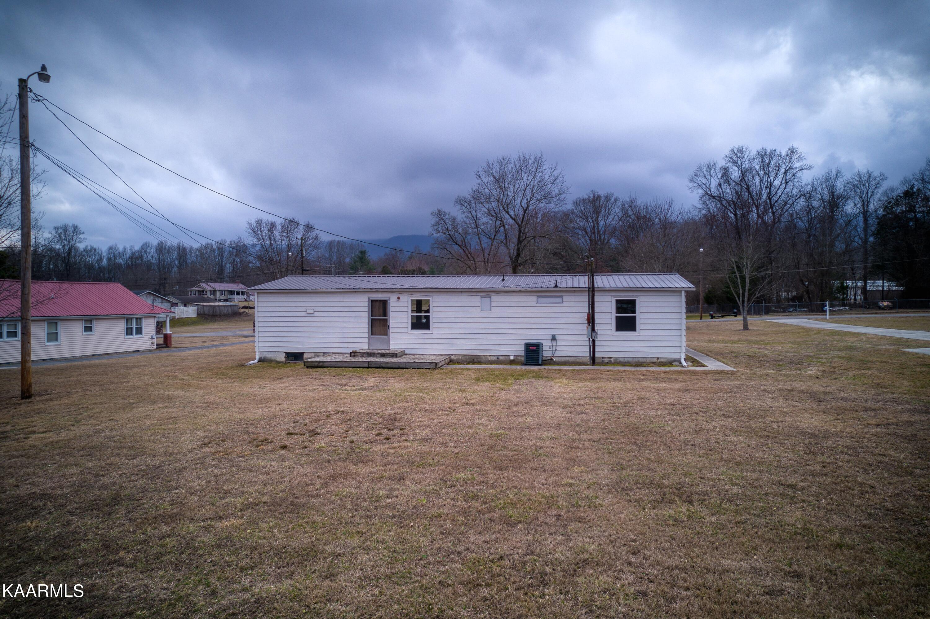 147 Watson Road Caryville, TN 37714 - Photo 26 of 30 147 Watson Rd (6)