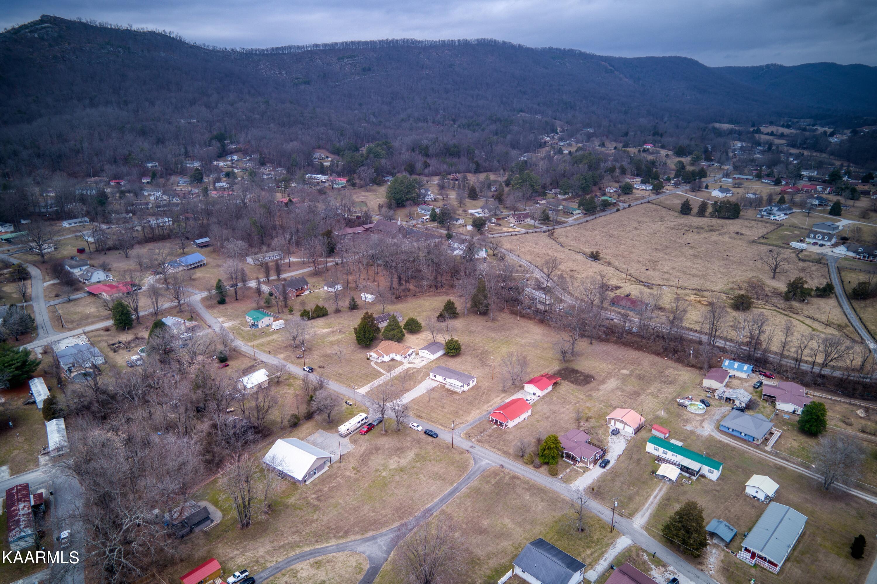 147 Watson Road Caryville, TN 37714 - Photo 29 of 30 147 Watson Rd (12)