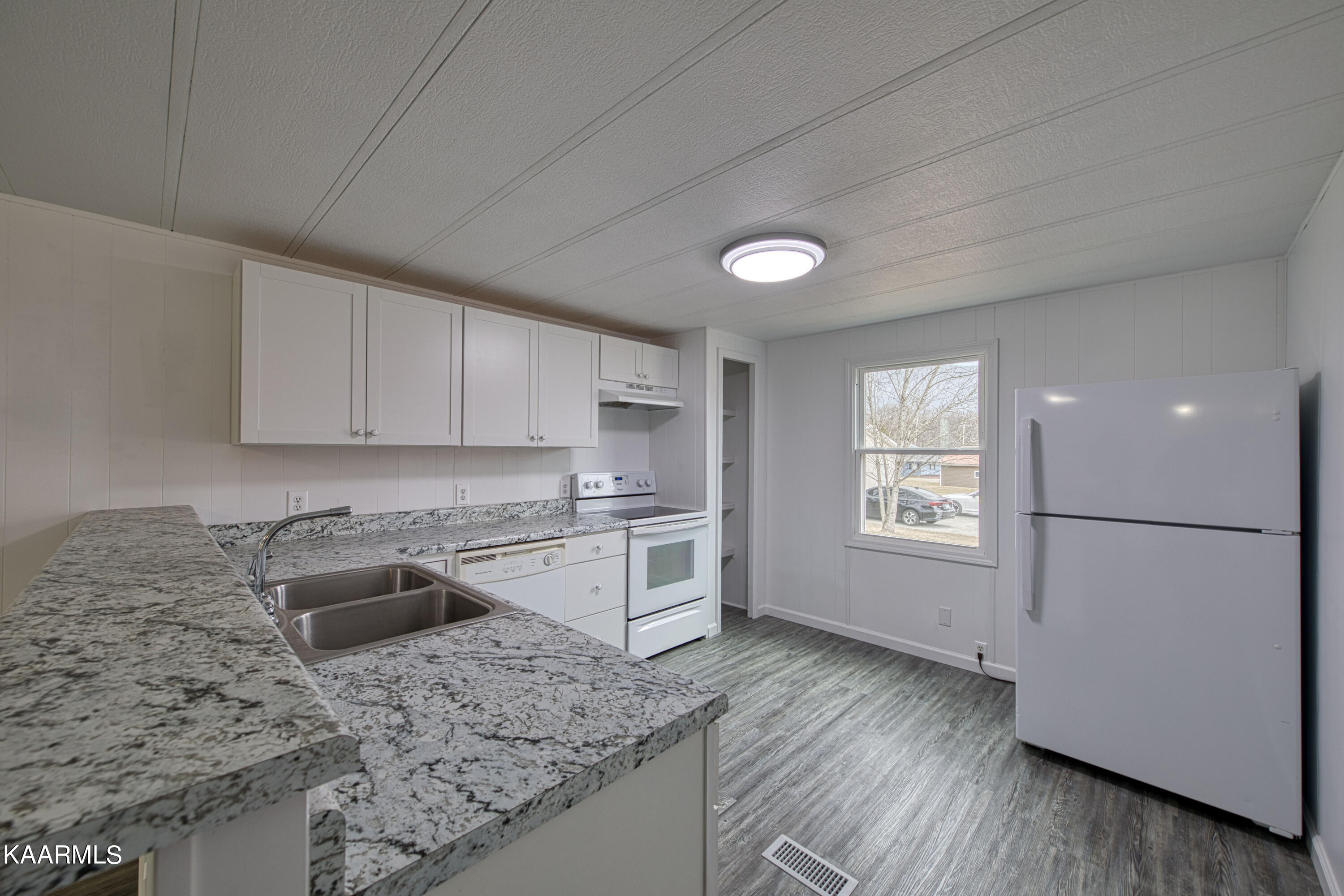 147 Watson Road Caryville, TN 37714 - Photo 10 of 30 030A0419_Batch