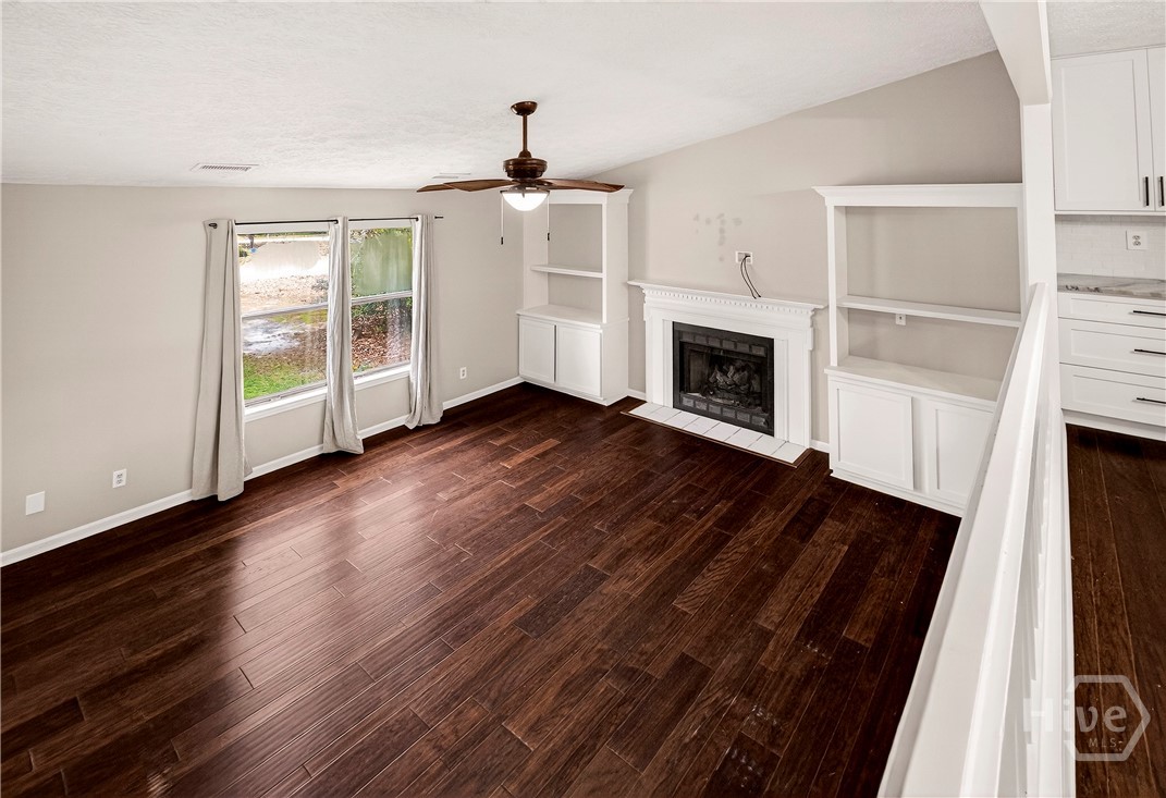 314 Mill Run Road Richmond Hill, GA 31324 - Photo 13 of 72 Living Room