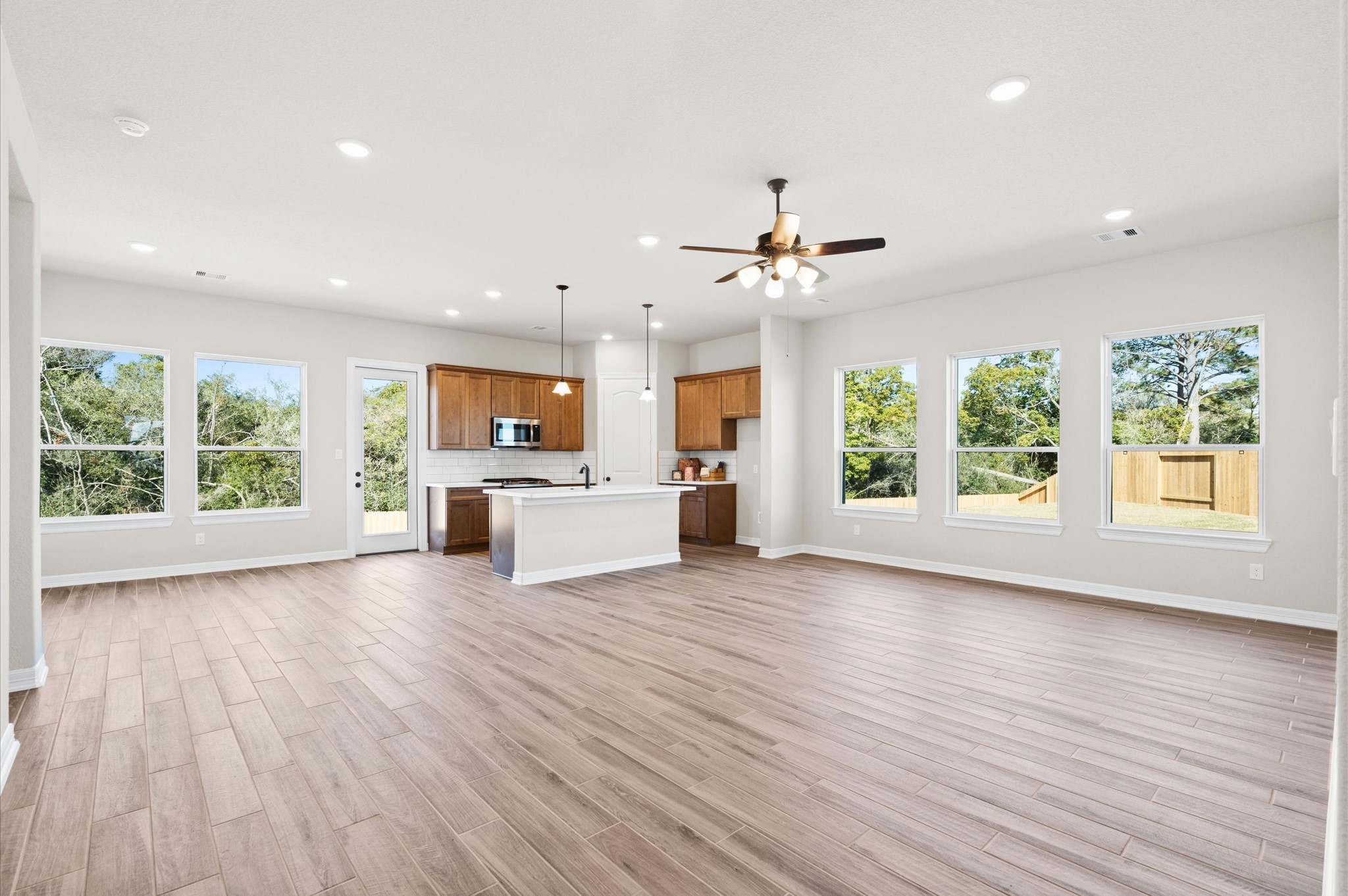 1225 Friendship Trail Seabrook, TX 77586 - Photo 2 of 22 a view of a big room with wooden floor and a kitchen
