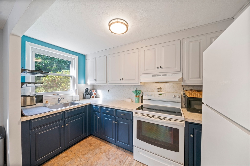 47 Ledgebrook Road Weymouth, MA 02190 - Photo 11 of 29 Gallery Image 11
