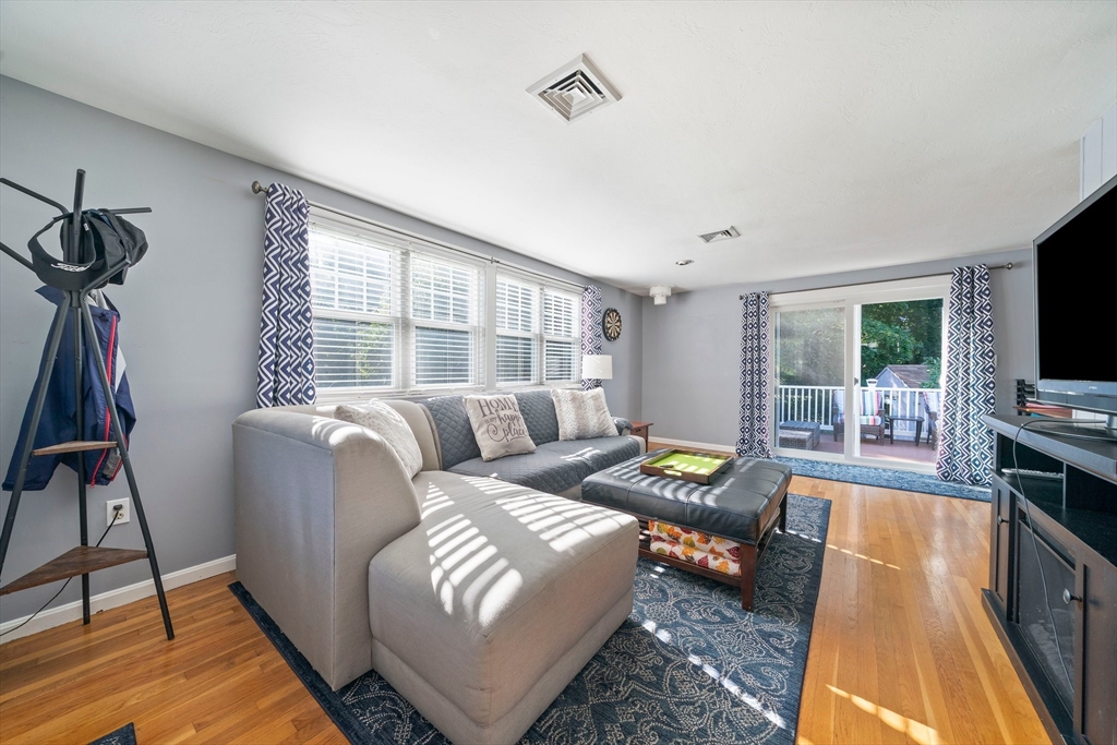 47 Ledgebrook Road Weymouth, MA 02190 - Photo 4 of 29 Gallery Image 4