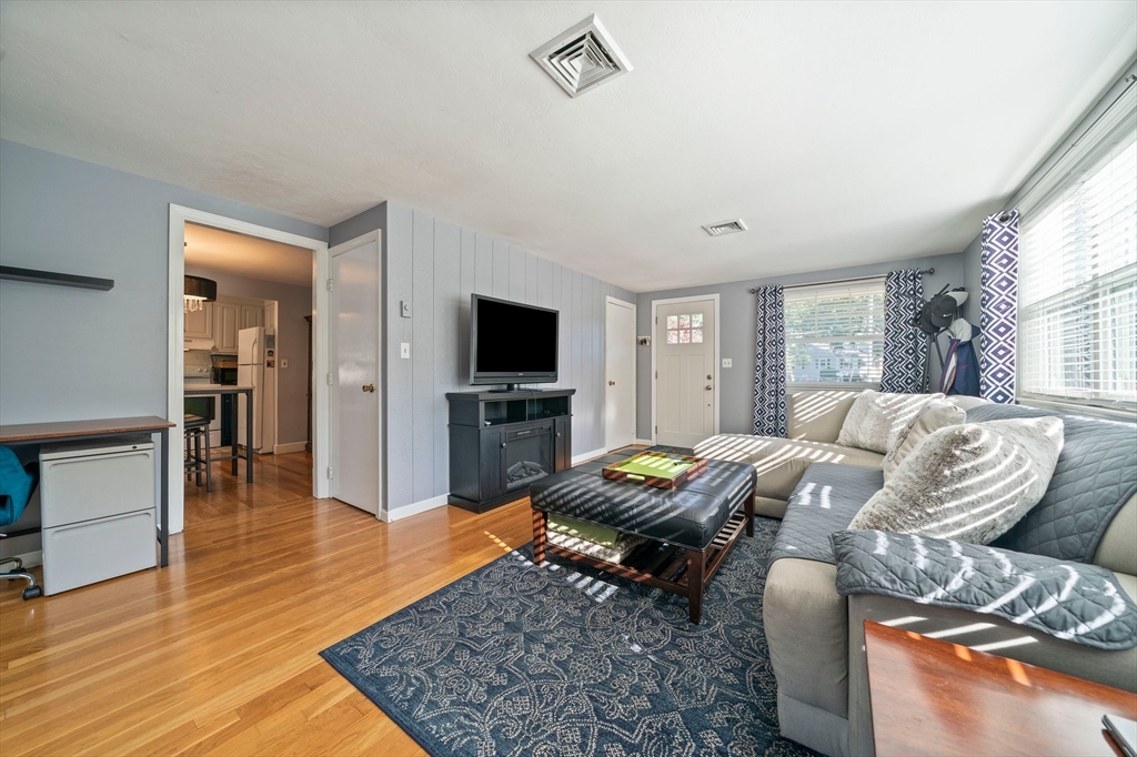 47 Ledgebrook Road Weymouth, MA 02190 - Photo 6 of 29 Gallery Image 6