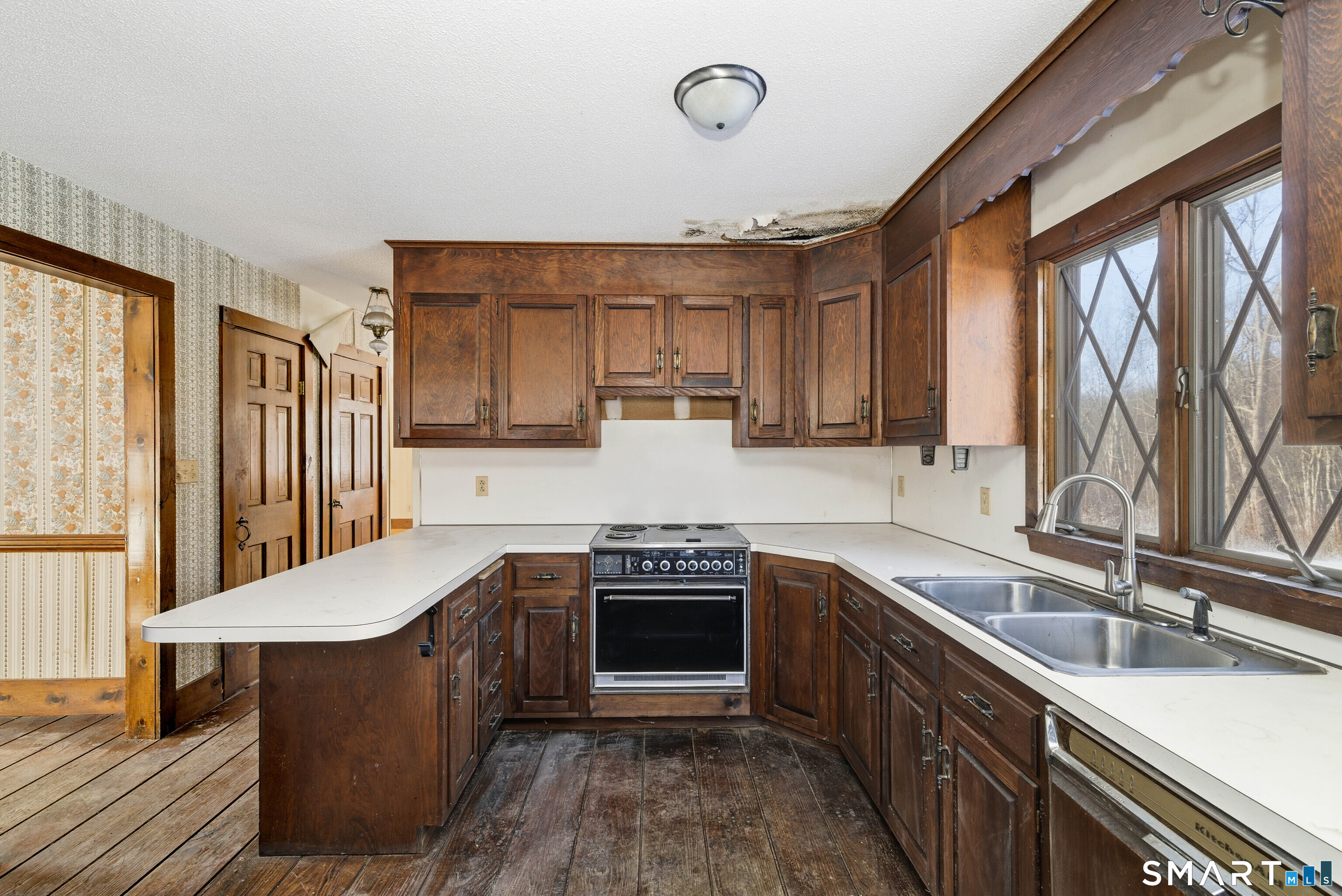 115 Melrose Road East Windsor, CT 06016 - Photo 18 of 28 a kitchen with a sink stove top oven and refrigerator