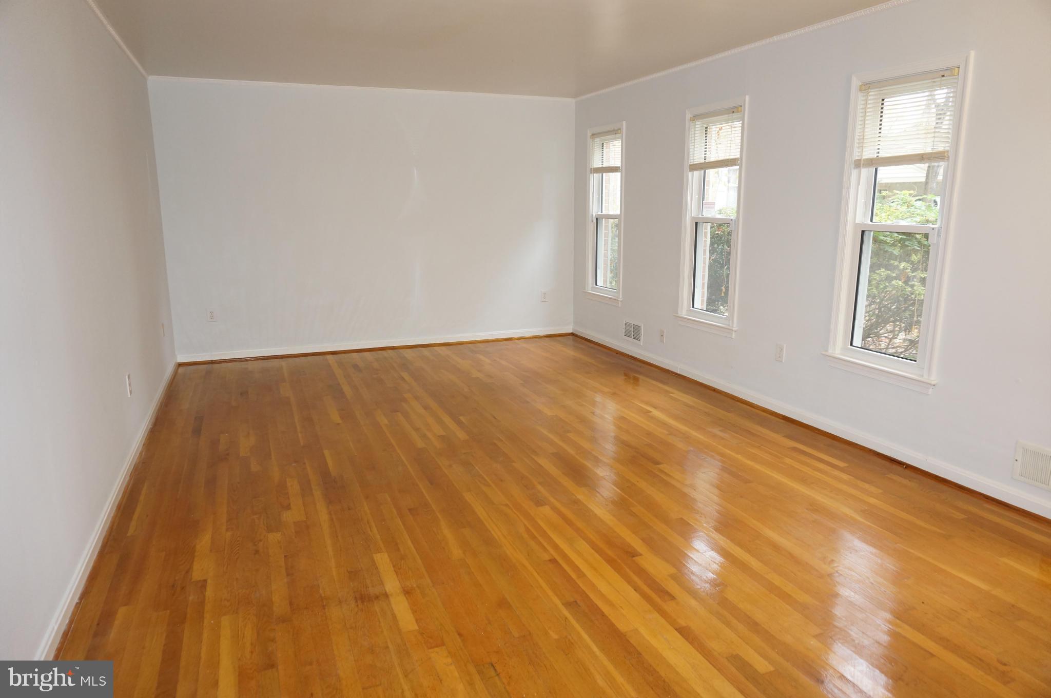 10906 Swansfield Road Columbia, MD 21044 - Photo 5 of 28 Living Room