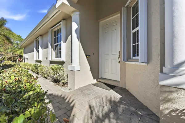 $435,000 | 790 Northwest Red Pine Way, Jensen Beach, FL 34957