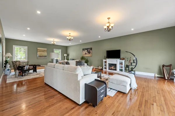 $1,799,000 | 33 Winterberry Lane, Plymouth, NH 03264