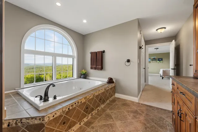 $1,799,000 | 33 Winterberry Lane, Plymouth, NH 03264