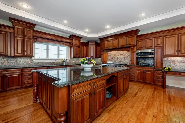 $1,799,000 | 33 Winterberry Lane, Plymouth, NH 03264