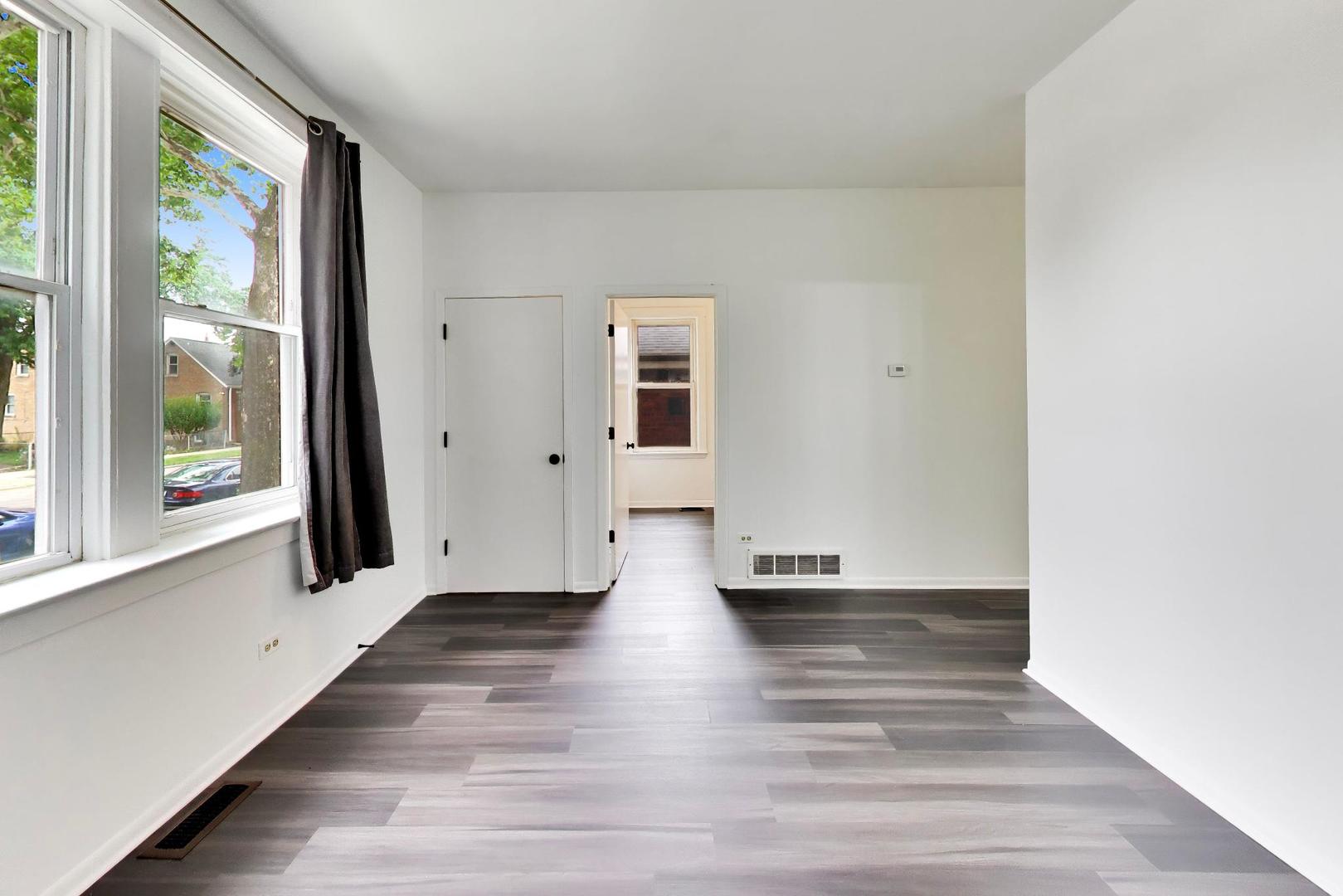 2811 Ridgeland Avenue Berwyn, IL 60402 - Photo 3 of 23 Gallery Image 3