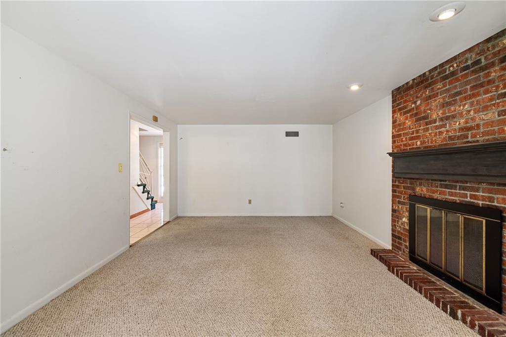 110 Atterbury Road Monroeville, PA 15146 - Photo 19 of 36 an empty room with windows