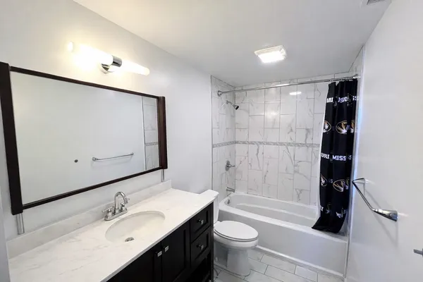 $4,000 | 2129 North Southport Avenue, Unit 2C, Chicago, IL 60614