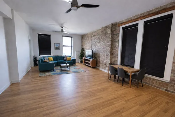 $4,000 | 2129 North Southport Avenue, Unit 2C, Chicago, IL 60614