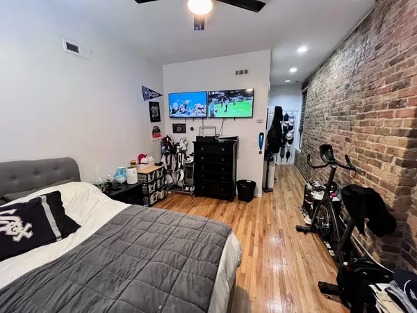 $4,000 | 2129 North Southport Avenue, Unit 2C, Chicago, IL 60614