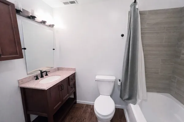 $4,000 | 2129 North Southport Avenue, Unit 2C, Chicago, IL 60614