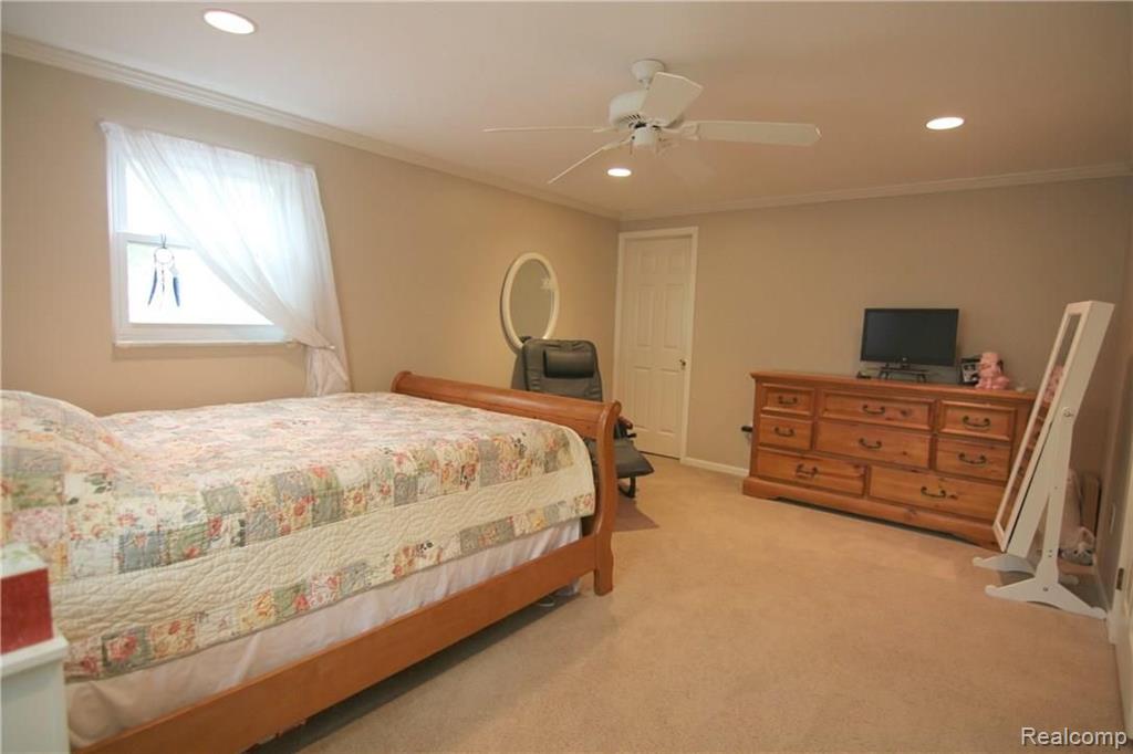 618 Shellbourne Drive Rochester Hills, MI 48309 - Photo 24 of 38