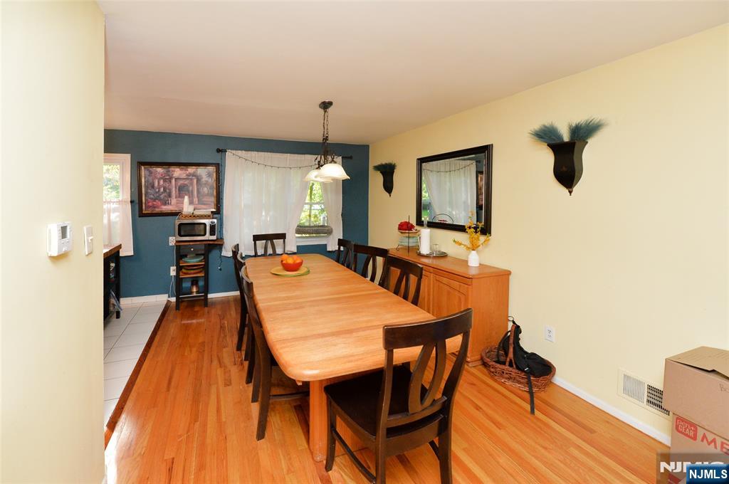 85 B Primrose Lane, Unit 85B Paramus, NJ 07652 - Photo 4 of 16
