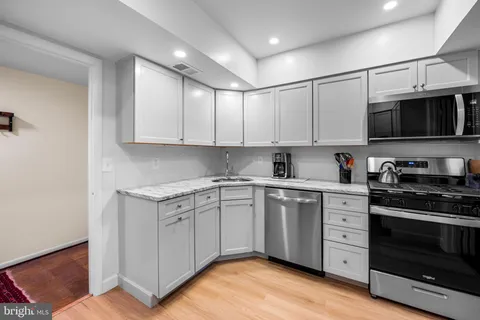 $2,250 | 103 Cross Keys Road, Unit R103D2, Baltimore, MD 21210