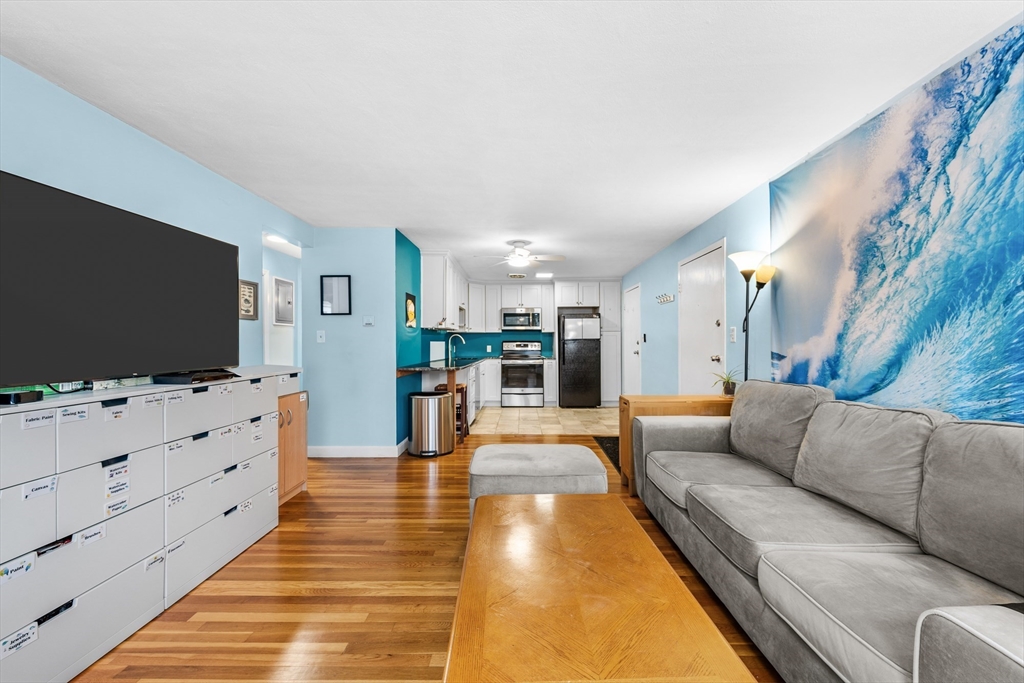 51 Warren Street, Unit 11 Waltham, MA 02453 - Photo 3 of 19