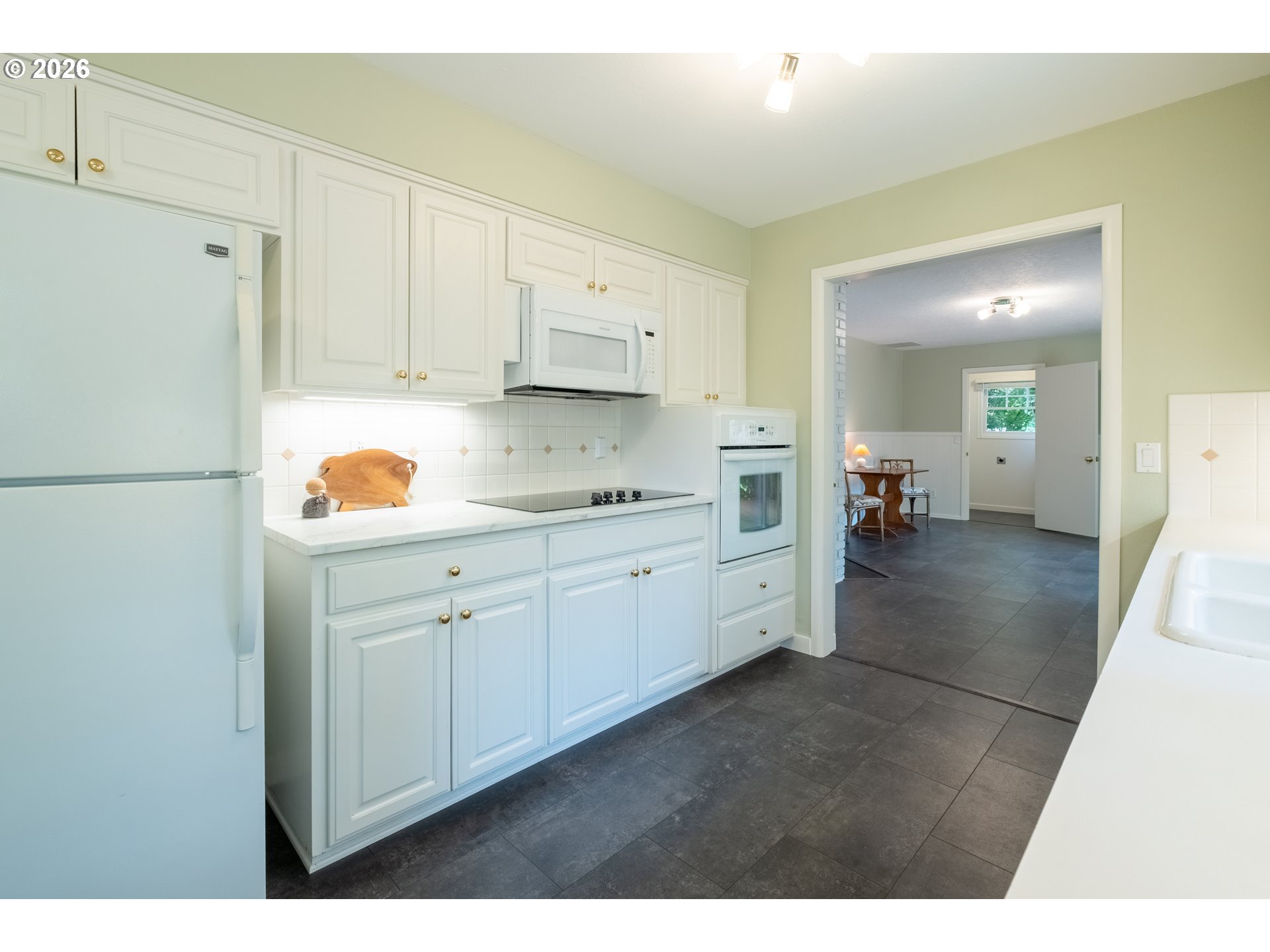 1795 Kilkenny Road Lake Oswego, OR 97034 - Photo 8 of 25 Gallery Image 8