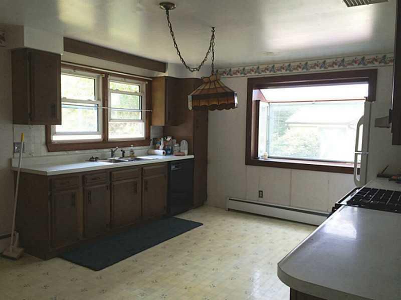 243 Foreside Road Topsham, ME 04086 - Photo 14 of 34 Kitchen.