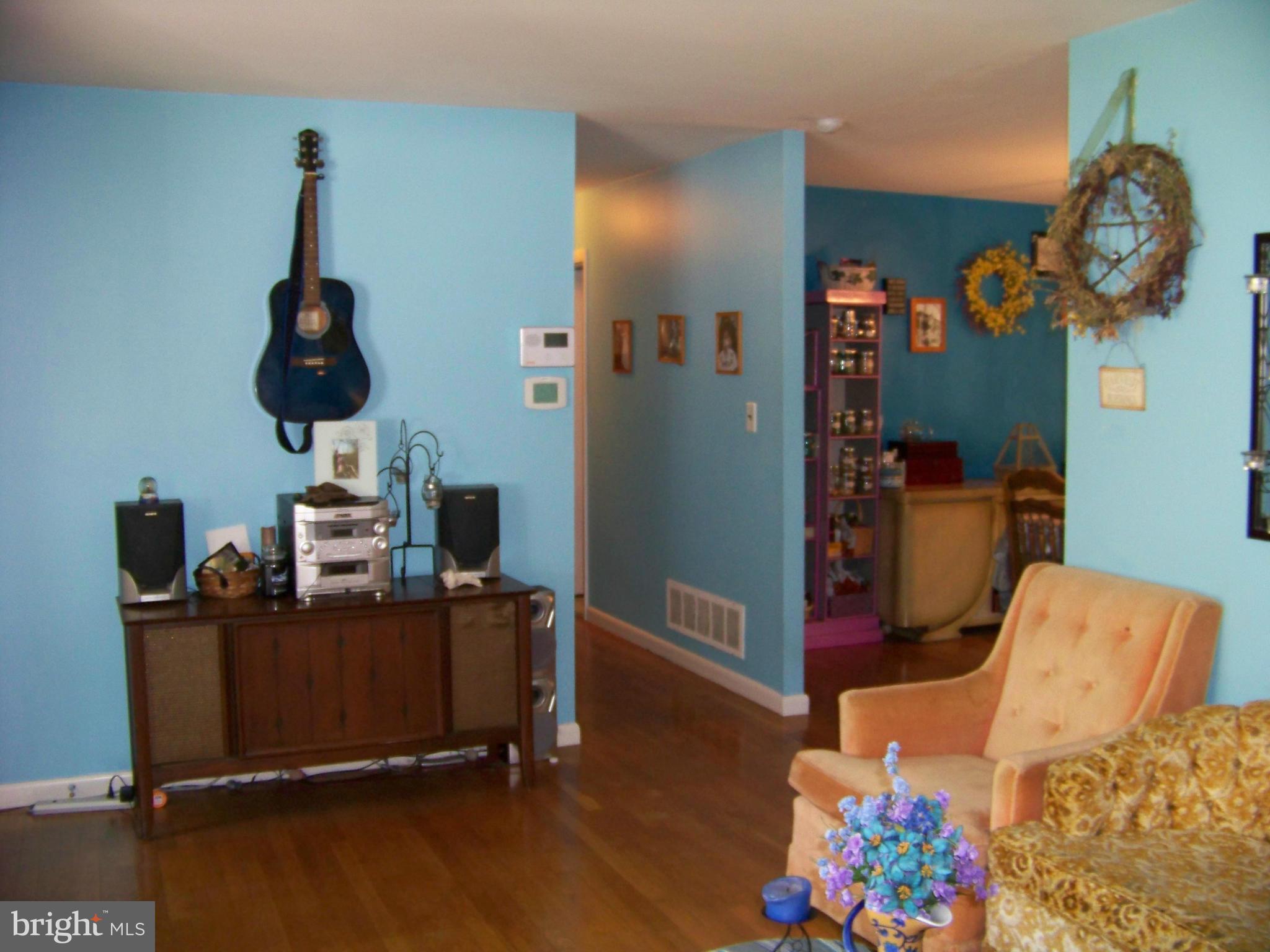 3711 Collier Road Randallstown, MD 21133 - Photo 4 of 30 Living Room