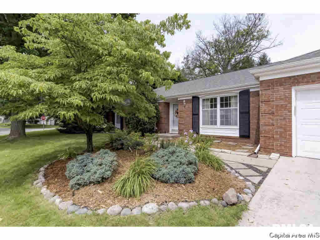 57 Pinehurst Drive Springfield, IL 62704 - Photo 2 of 36