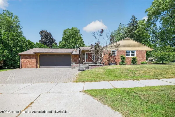 $300,000 | 876 Riverside Drive, Portland, MI 48875