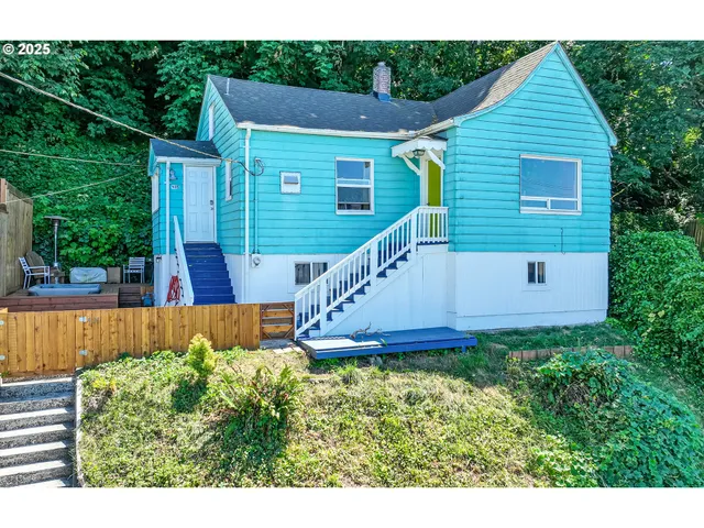 $310,000 | 435 West Marine Drive, Astoria, OR 97103