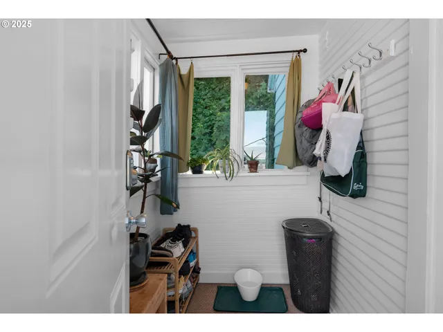 $299,000 | 435 West Marine Drive, Astoria, OR 97103