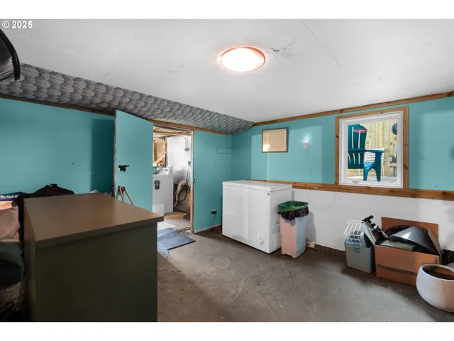 $299,000 | 435 West Marine Drive, Astoria, OR 97103