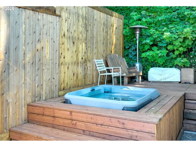 $299,000 | 435 West Marine Drive, Astoria, OR 97103