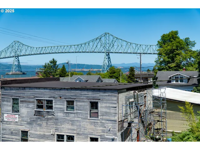 $299,000 | 435 West Marine Drive, Astoria, OR 97103
