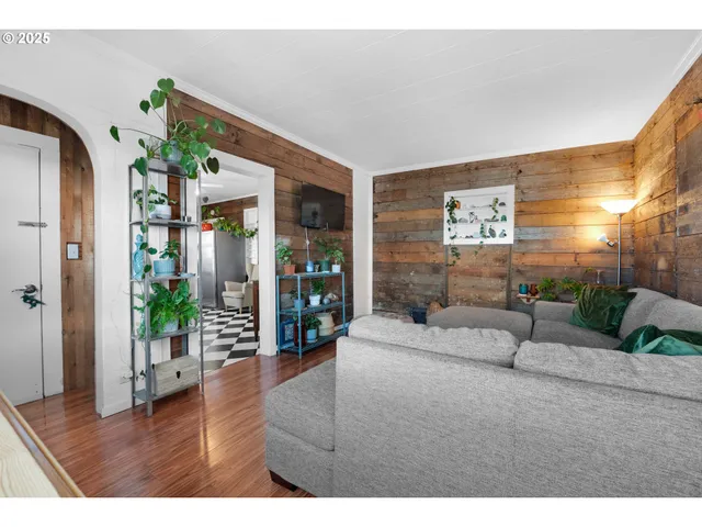 $299,000 | 435 West Marine Drive, Astoria, OR 97103