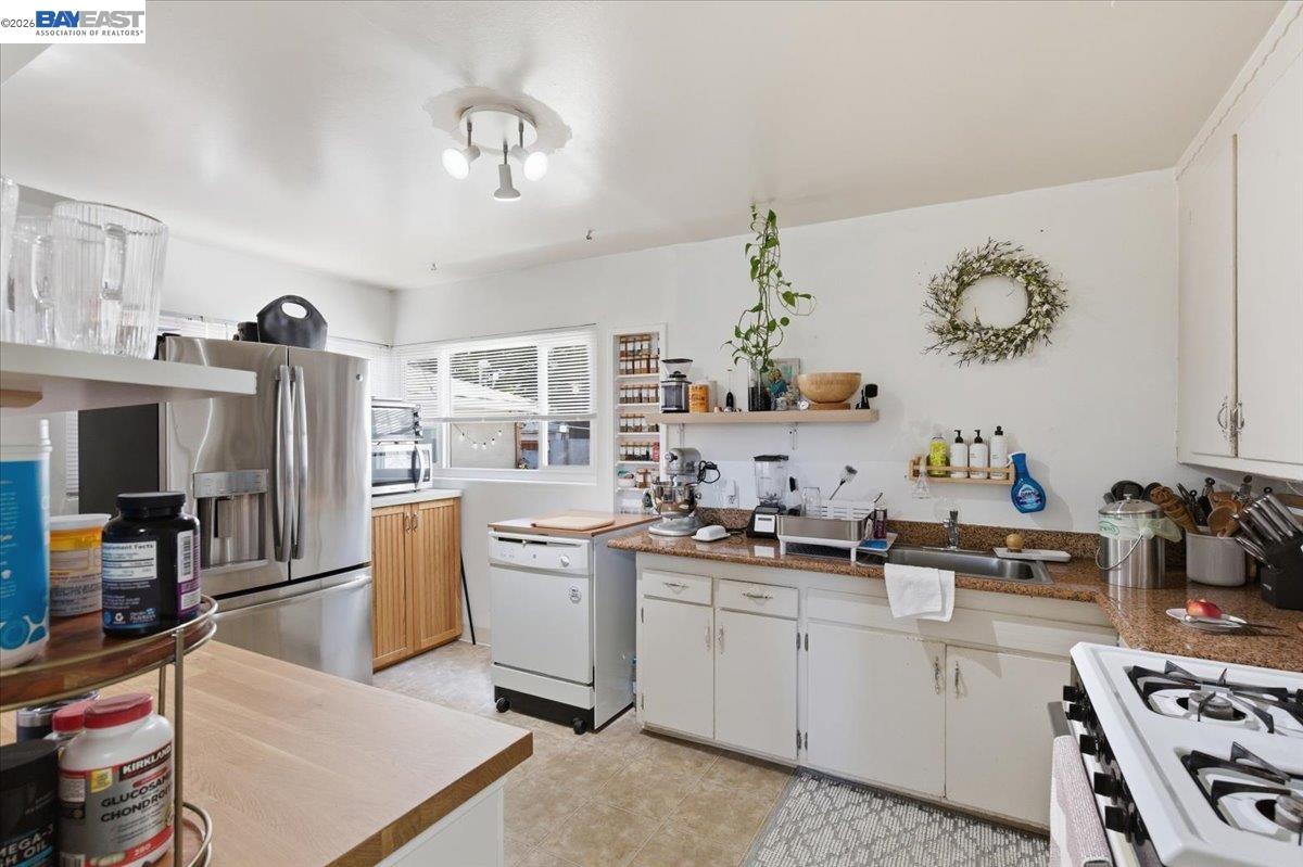 882 West Tennyson Road Hayward, CA 94544 - Photo 15 of 57