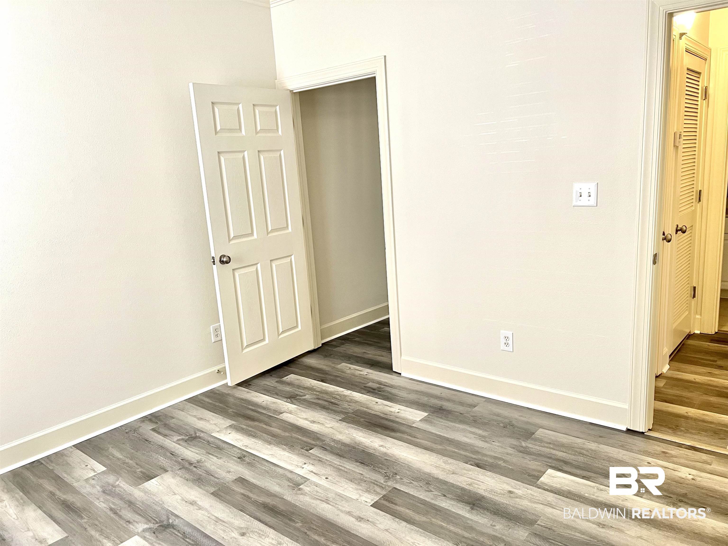 450 Park Avenue, Unit 802 Foley, AL 36535 - Photo 19 of 43 Walk-in closet