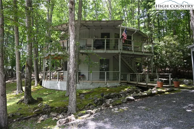 $320,000 | 112 Poplar Drive, Beech Mountain, NC 28604